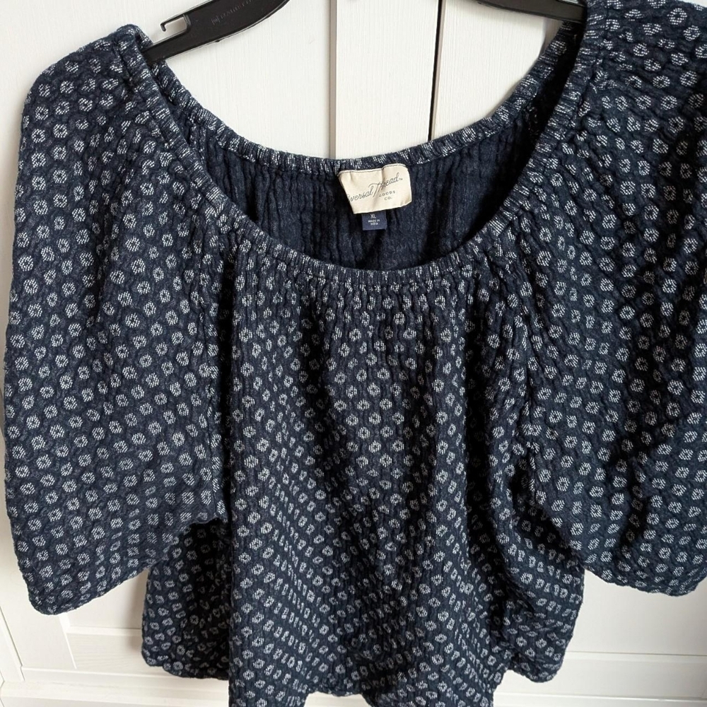 Universal Threads Puffy Sleeve Crop Top